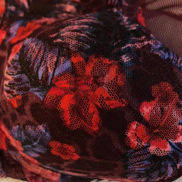 VICTORIAS SECRET PINK LACE BRALETTE MAROON SIZE S-DD